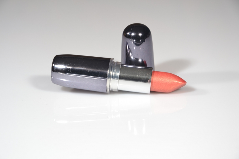 esthetique-AIGUINES-min_lipstick-273109